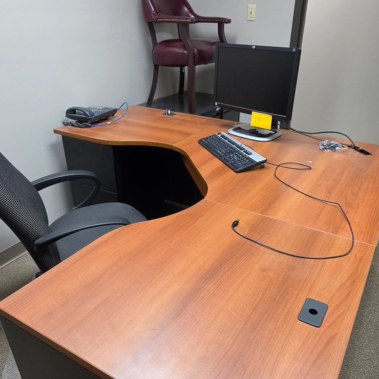 #3539 • Lot of Office Furniture | Located in St. Rose, LA