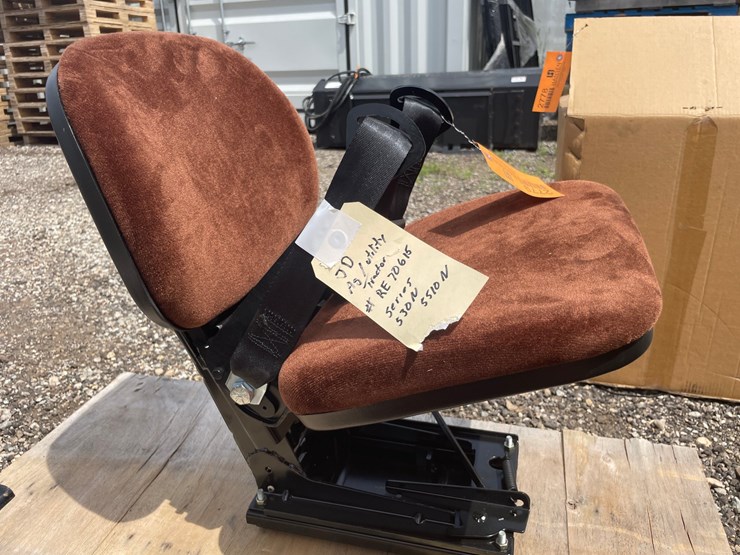 #2779-•-john-deere-utility-tractor-seat-image-1