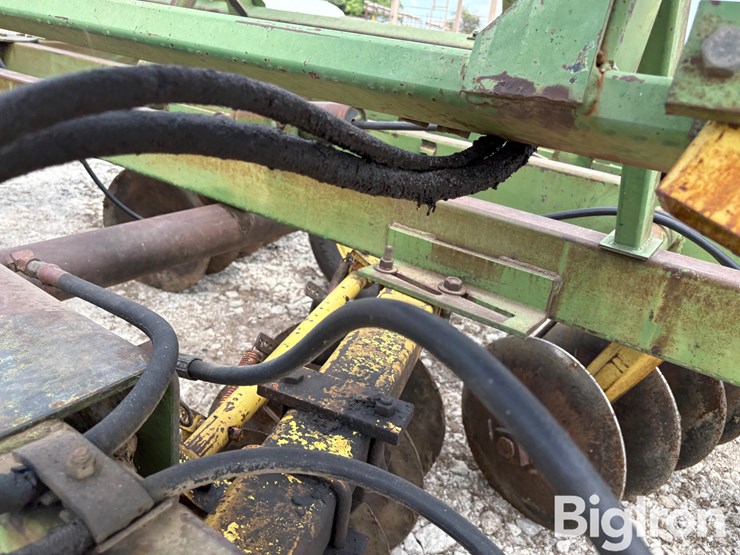 john-deere-230-image-19