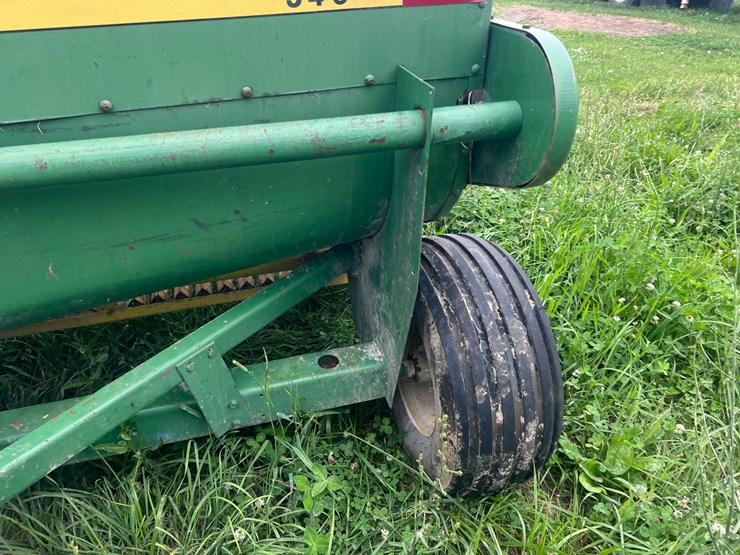 john-deere-334-image-18