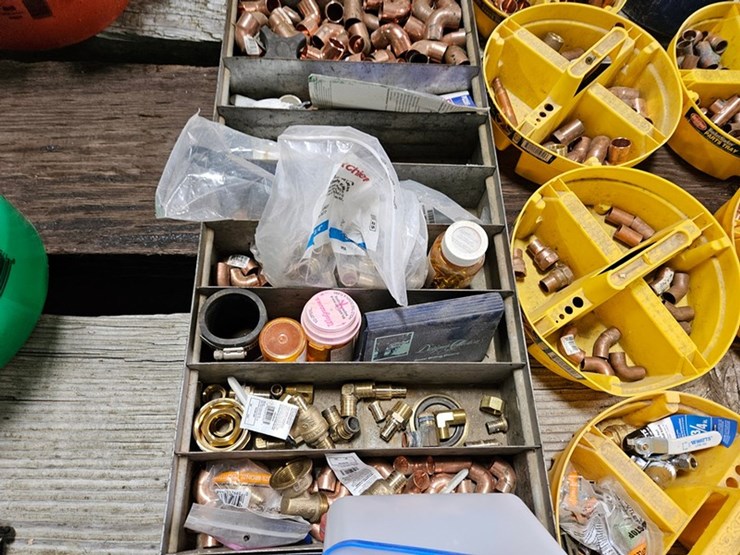 #142-•-large-assortment-of-fittings-image-3