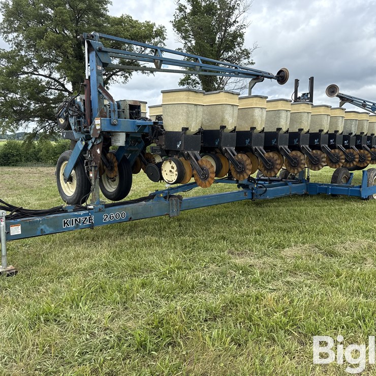 1995 KINZE 2600