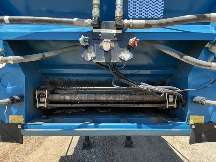 2020-versa-v-bottom-spreader-trailer-image-16