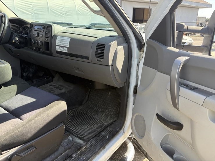 2012-gmc-sierra-2500-image-10
