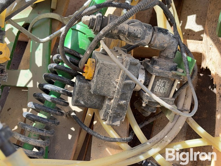john-blue-24r30-liquid-fertilizer-system-image-14