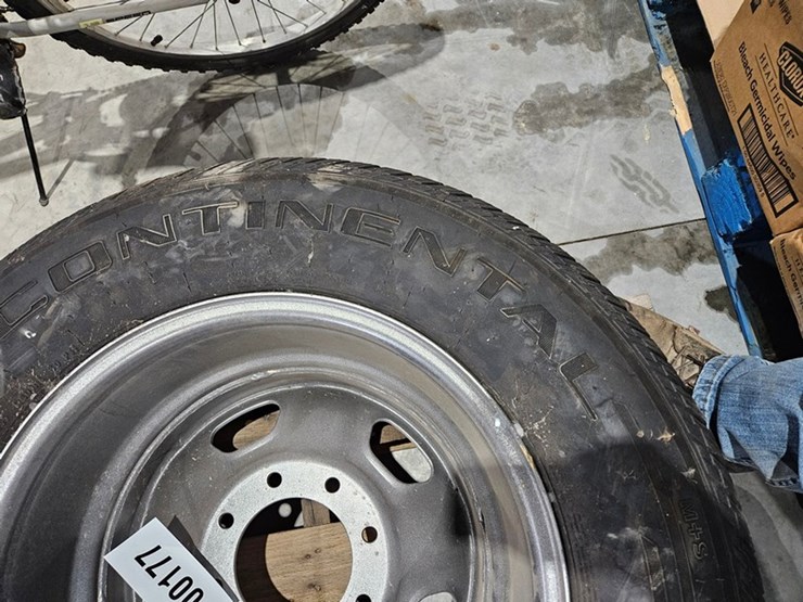 #177-•-lt275/65r18-tire-with-8-bolt-rim-image-3