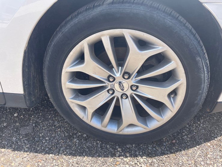 #2858-•-2015-ford-taurus-limited-(has-wi-title)-image-11