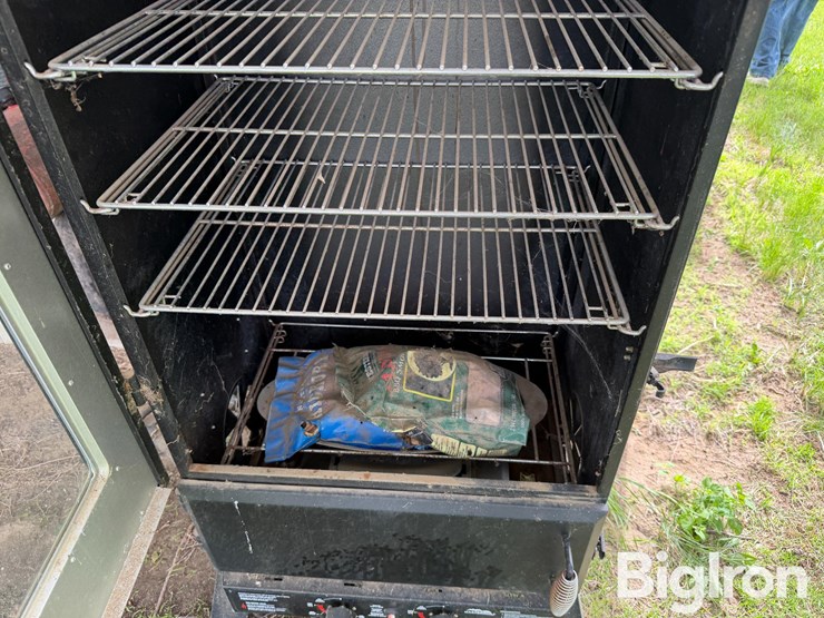 master-built-smoker-image-18