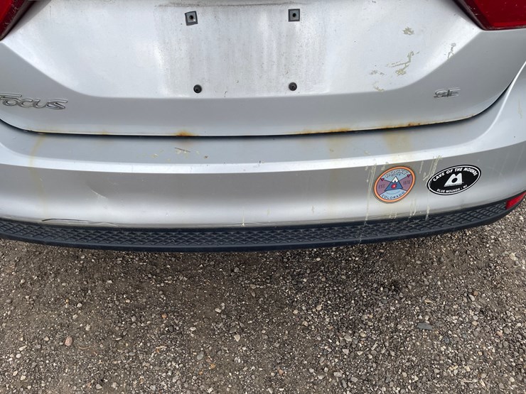 #2797-•-2012-ford-focus-se-sedan-image-9