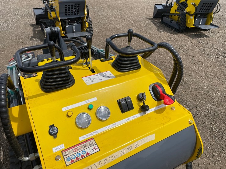#2825-•-2026-landhero-mini-skid-steer-loader-image-14