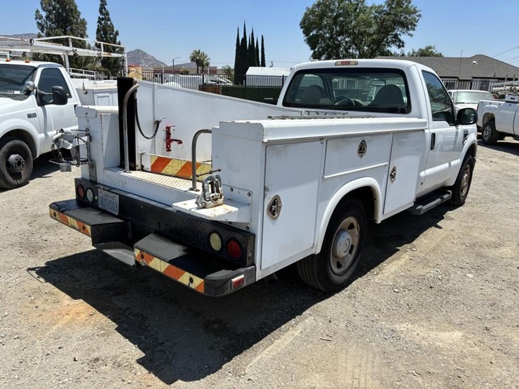 2008-ford-f250-xl-image-3