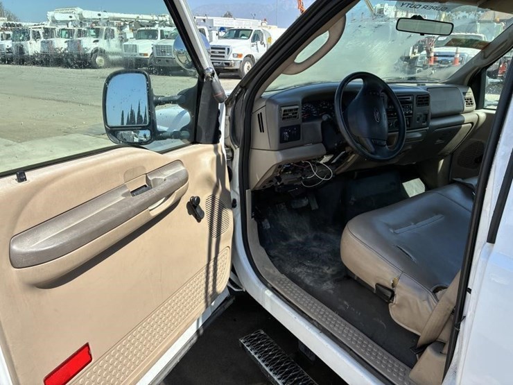 2004-ford-f350-image-15
