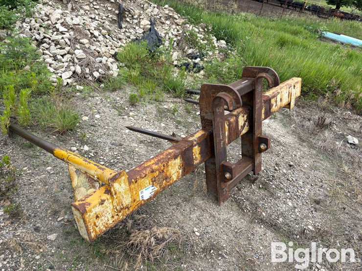 caterpillar-bale-lifter-image-6