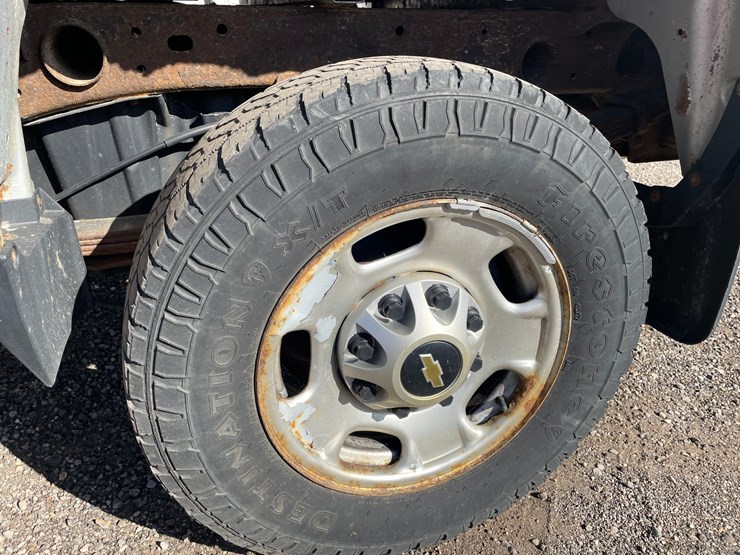 2015-chevrolet-2500-image-25