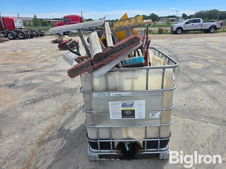 long-handled-tool-assortment-image-4