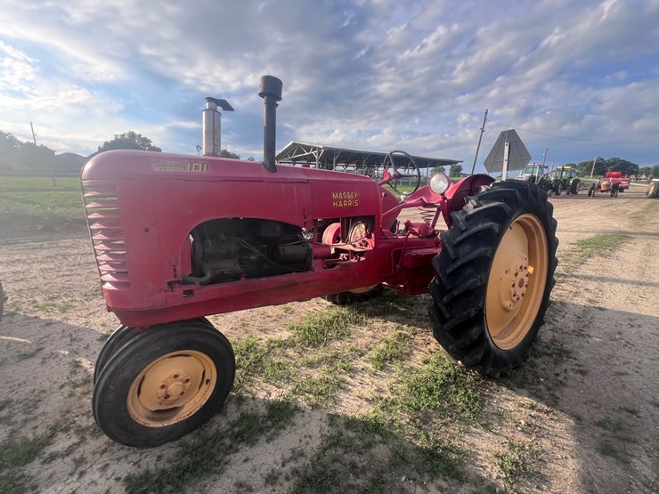 massey-ferguson-101-image-2