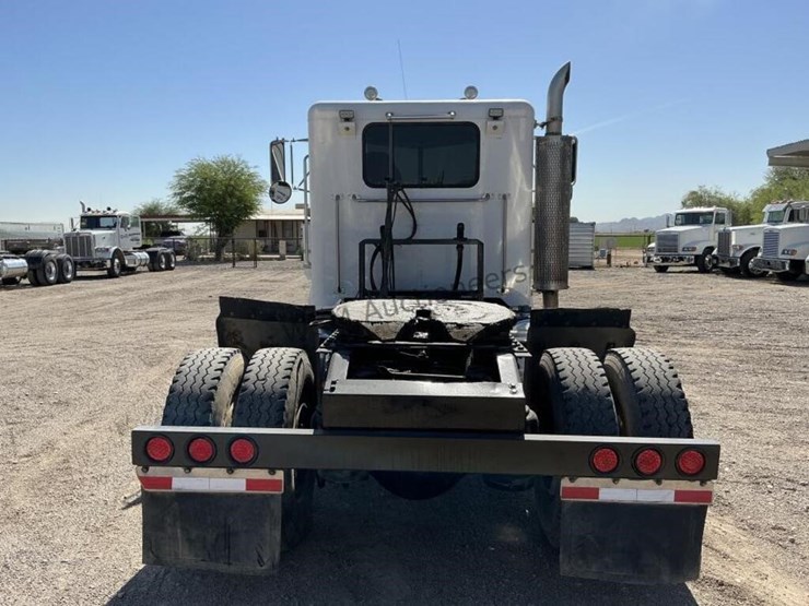 1993-peterbilt-379-image-5