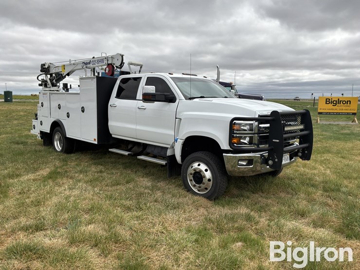 2022-chevrolet-silverado-6500-hd-/-gm515-4x4-crew-cab-service-truck-image-3