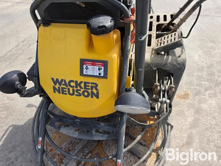 wacker-neuson-crt36-ride-on-trowel-image-16