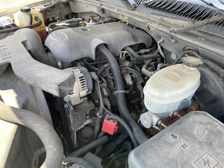 2003-chevrolet-tahoe-image-26