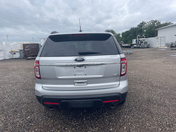 2015-ford-explorer-xlt-image-6