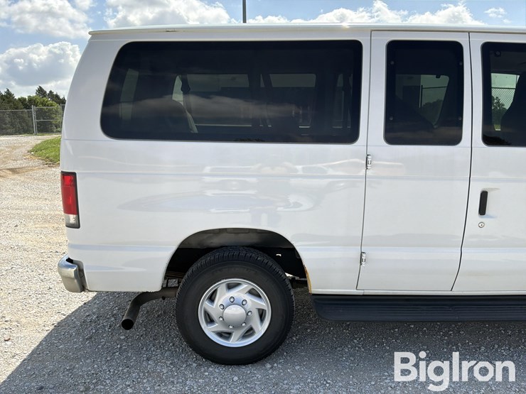 2014-ford-e350-xlt-image-15