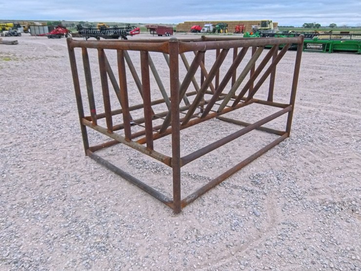 #2037-•-new-heavy-duty-bale-feeder-image-4