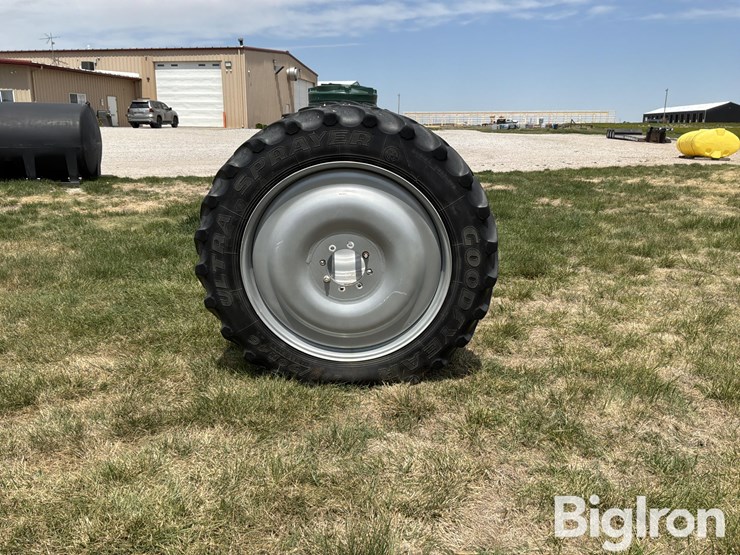 miller-sprayer-wheels-&-380/90r46-tires-image-8