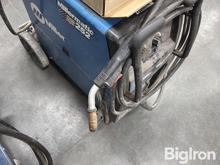 miller-millermatic-252-wire-welder-image-13