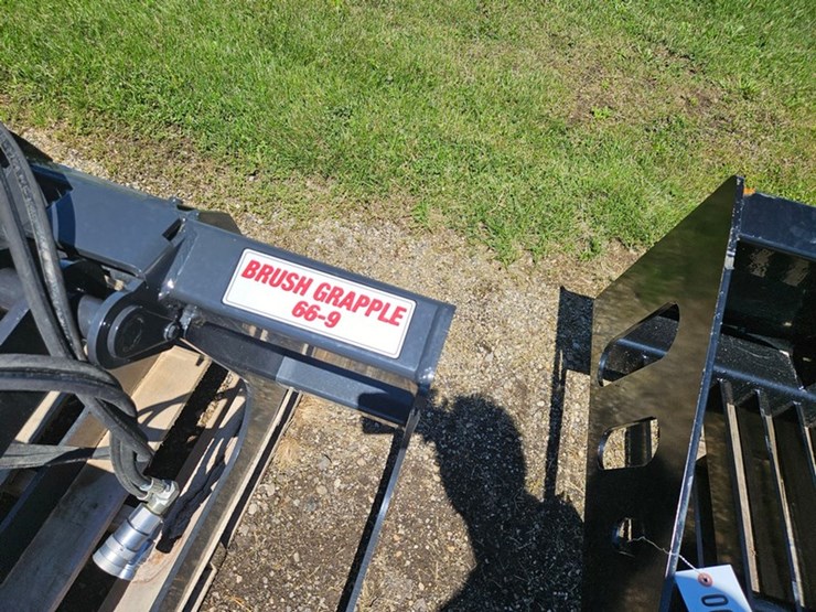 #324-•-2026-stout-66-9-skid-steer-66"-grapple-bucket-image-12