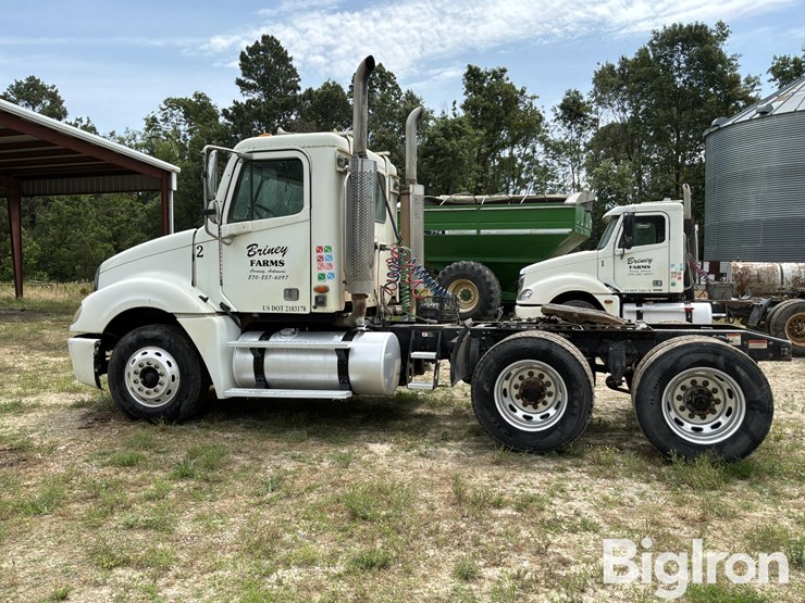 2004-freightliner-columbia-120-image-8