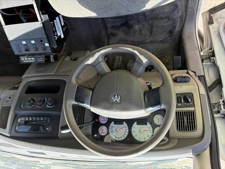 2005-dodge-2500-image-13