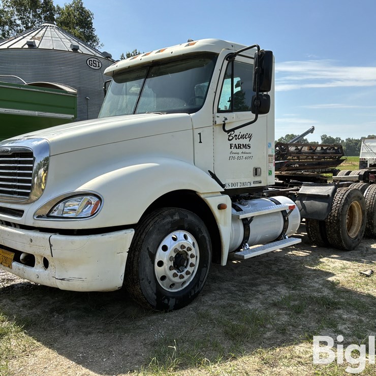 2005 FREIGHTLINER COLUMBIA 120