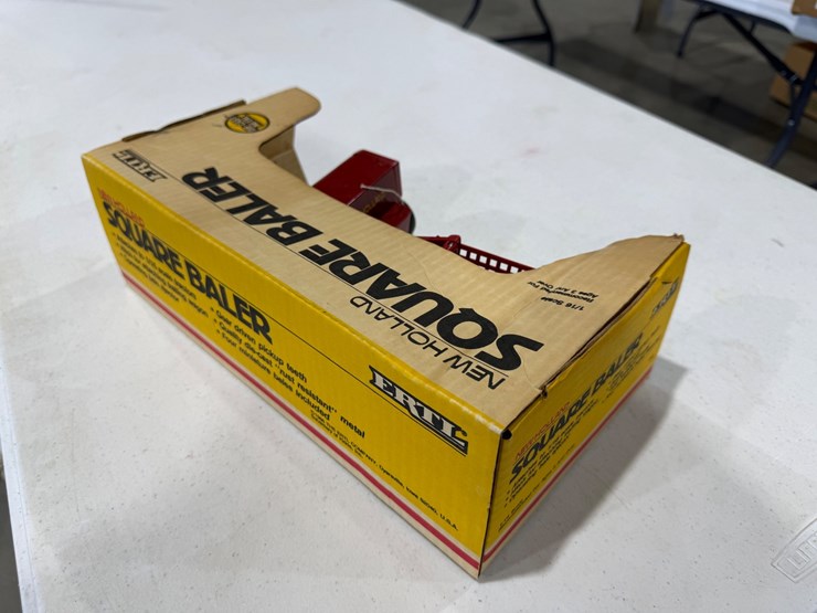 #47263-•-new-holland-square-baler-vintage-toy-image-3
