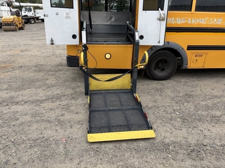 2008-chevrolet-express-school-bus-image-20