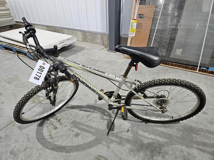 #178-•-roadmaster-granite-peak-mountain-bike-image-1