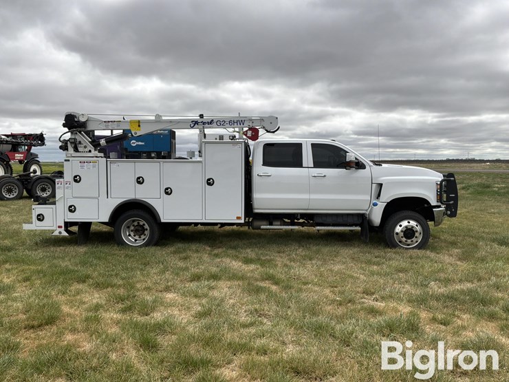 2022-chevrolet-silverado-6500-hd-/-gm515-4x4-crew-cab-service-truck-image-4