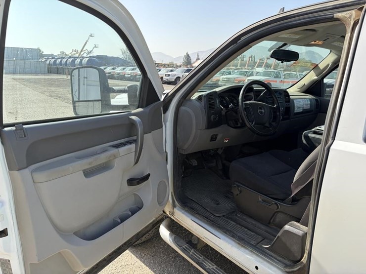 2012-gmc-sierra-2500-image-17