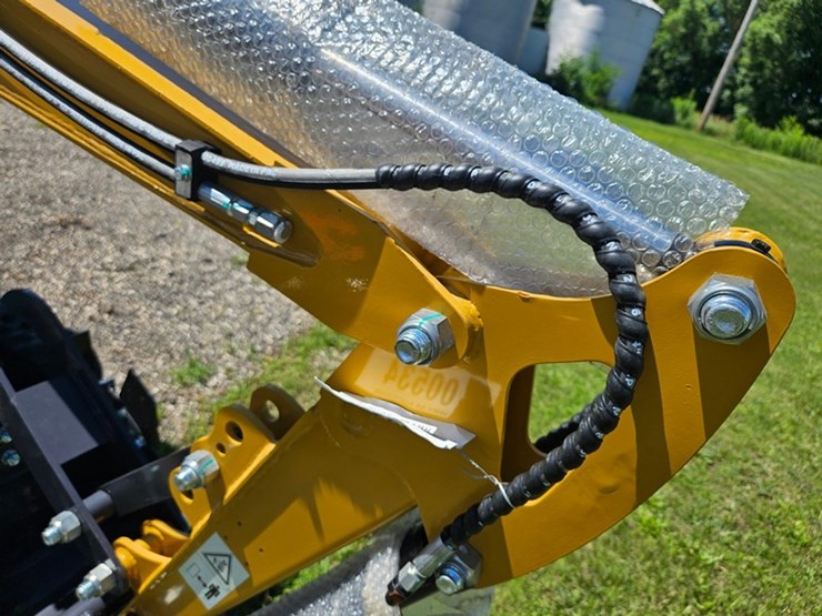 #319-•-2025-cfg-mx15r-mixi-excavator-image-10