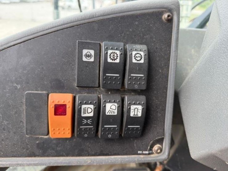 2010-caterpillar-924h-image-12