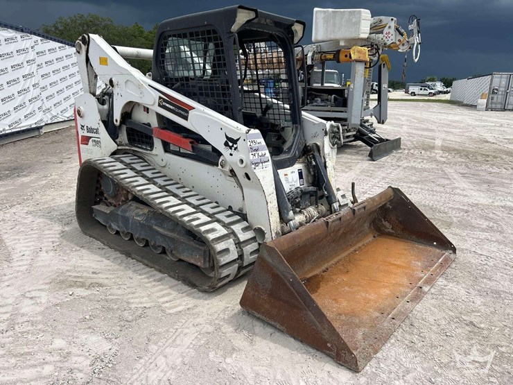 2021-bobcat-t740-image-2