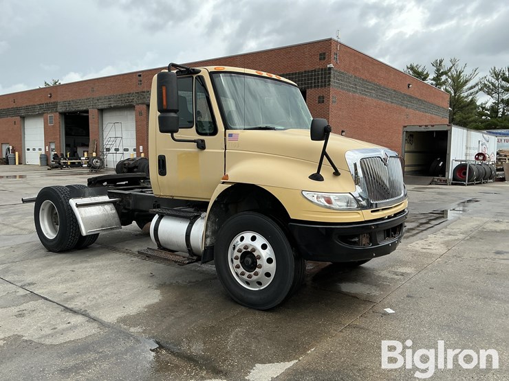 2009-international-durastar-4400-image-3