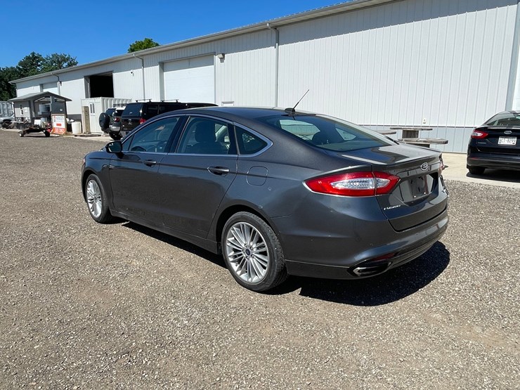 #2789-•-2016-ford-fusion-se-sedan-(has-wi-title)-image-7