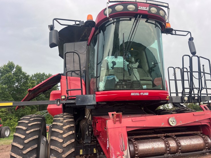 case-ih-8010-image-32