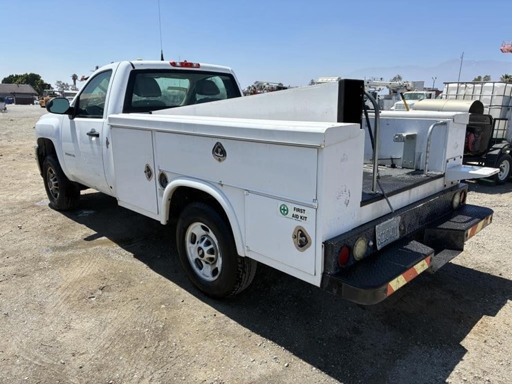 2011-chevrolet-silverado-2500-image-4