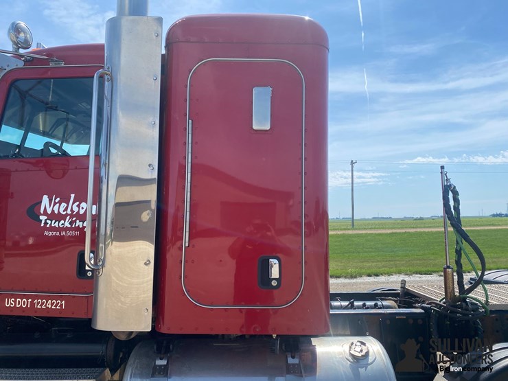 2013-peterbilt-388-image-17