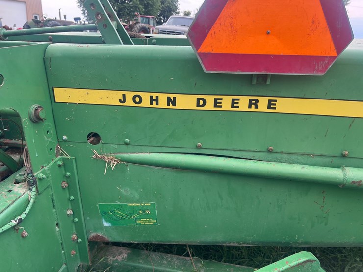 john-deere-334-image-16