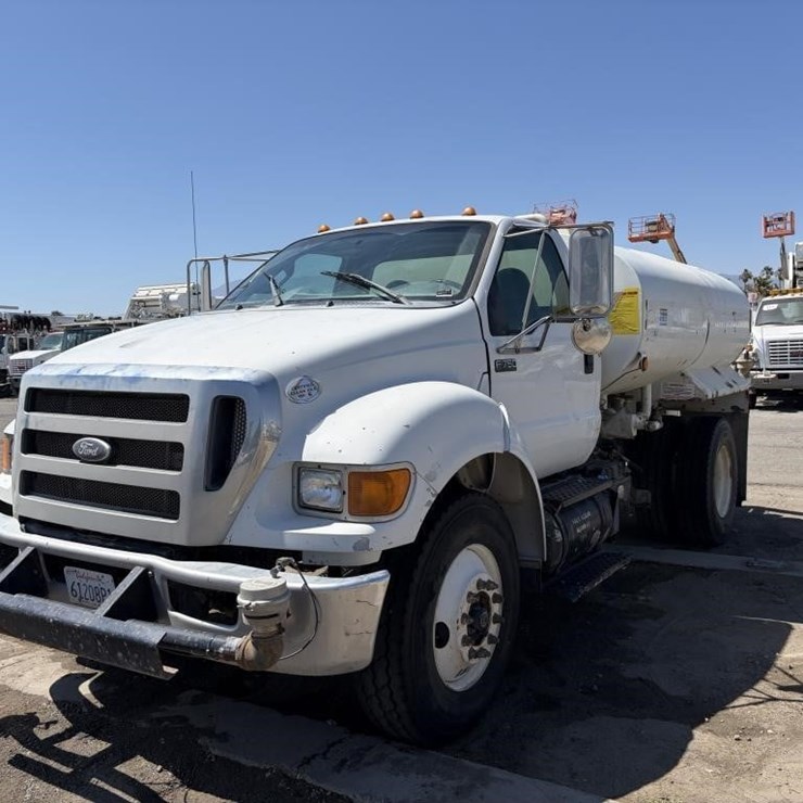 2011 FORD F750