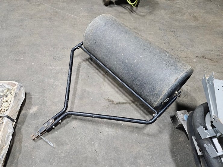 #333-•-40"-pull-behind-lawn-roller-image-1