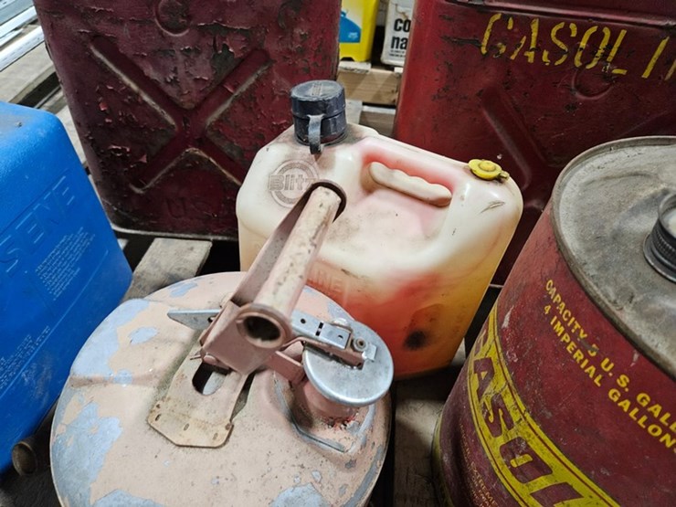 #163-•-6-gas-cans-image-5